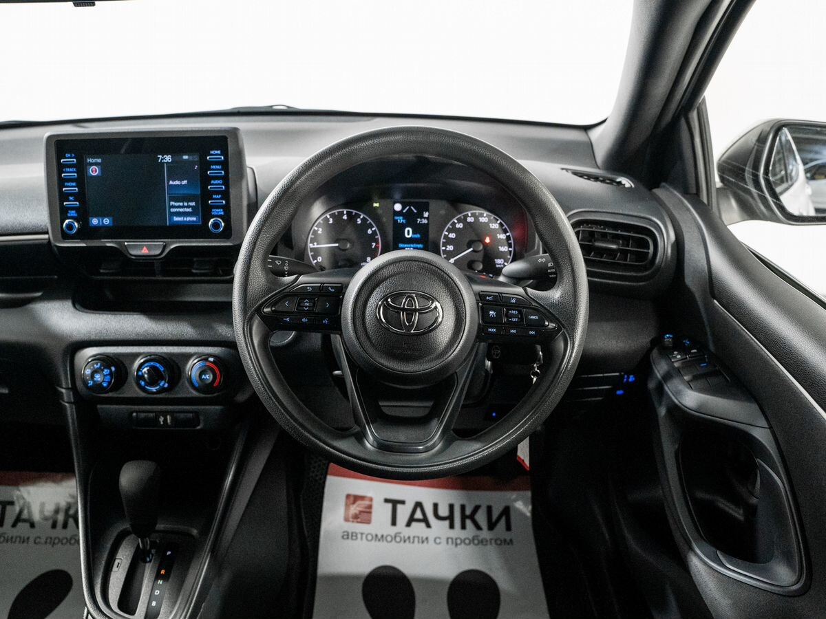 Toyota Yaris 2021 - фото автомобиля