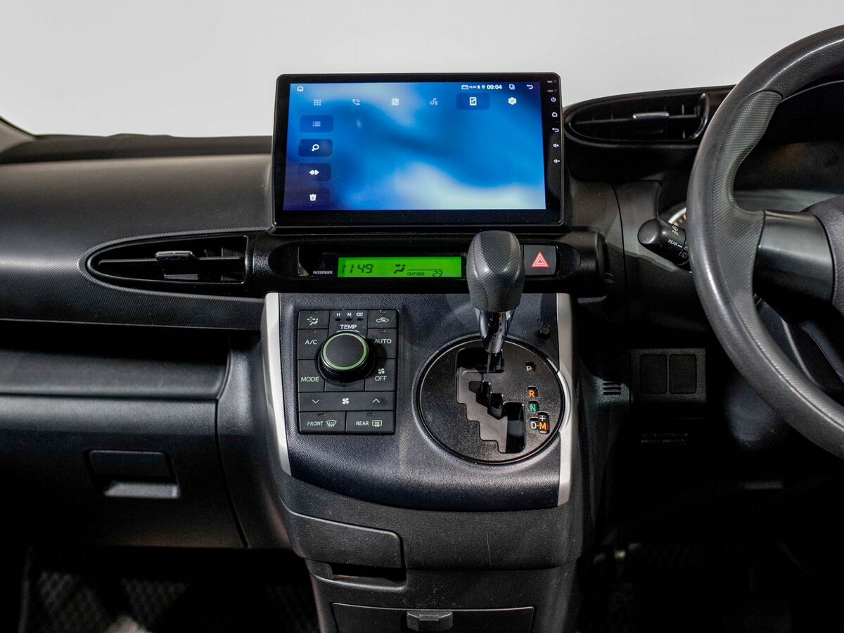 Toyota Wish 2009 - фото автомобиля