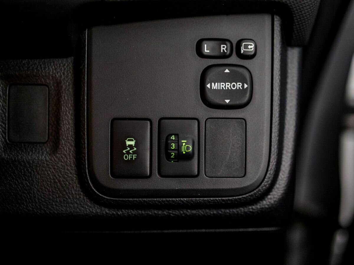 Toyota Wish 2009 - фото автомобиля