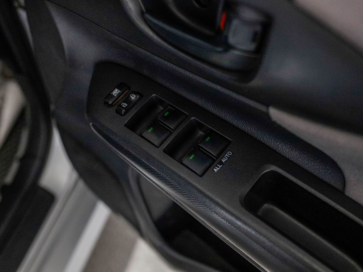 Toyota Wish 2009 - фото автомобиля