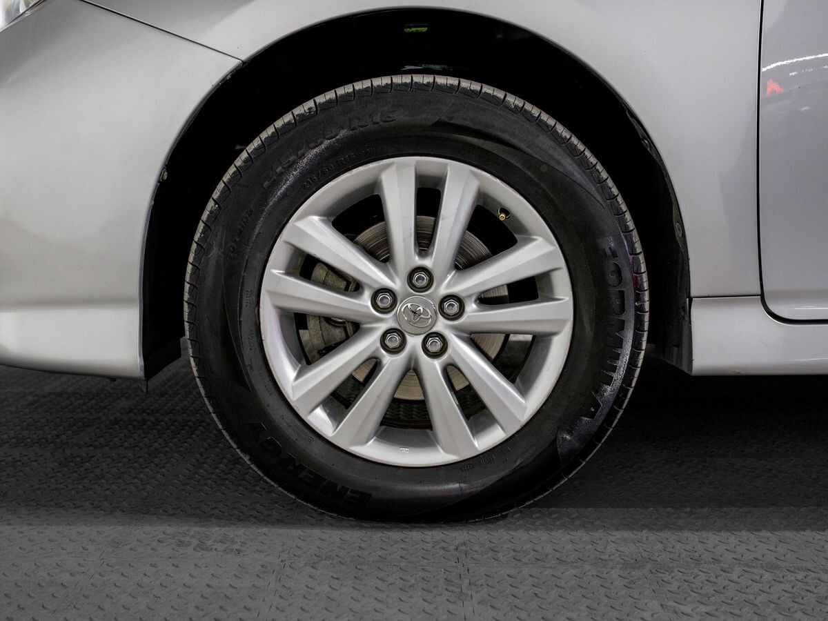Toyota Wish 2009 - фото автомобиля