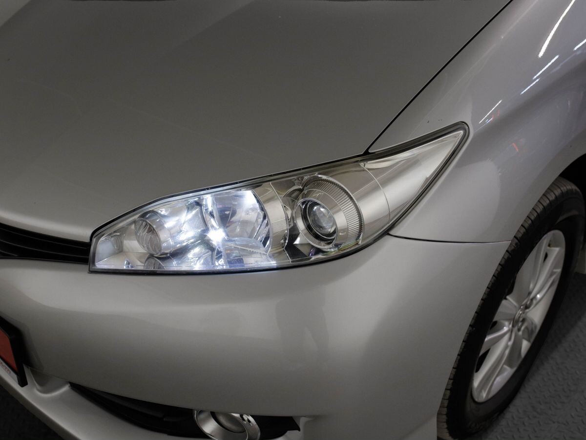 Toyota Wish 2009 - фото автомобиля