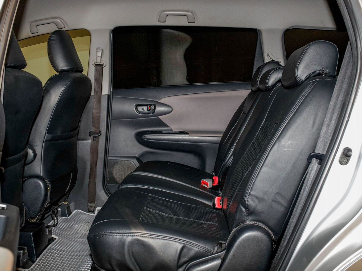 Toyota Wish 2009 - фото автомобиля