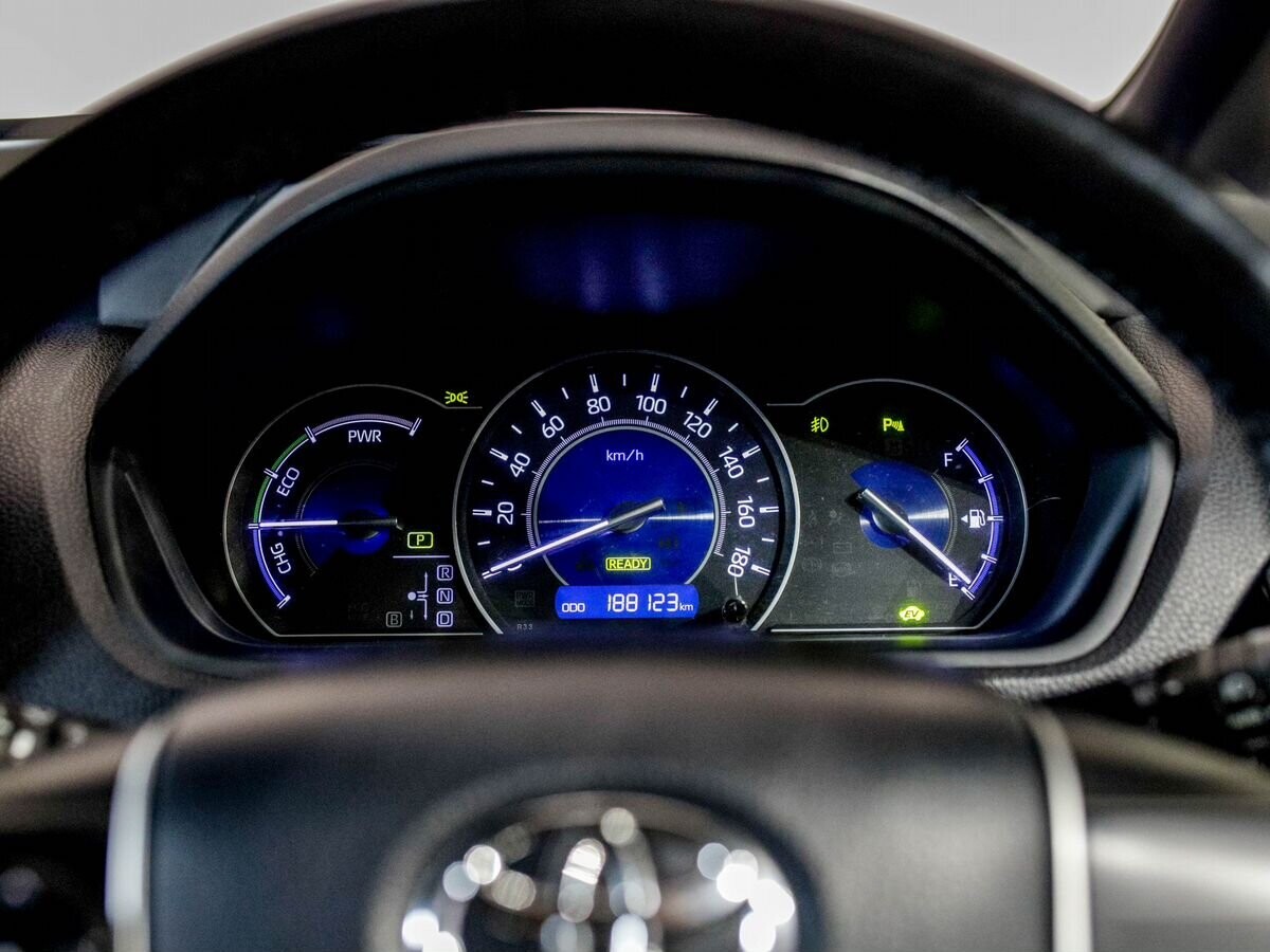 Toyota Voxy 2021 - фото автомобиля