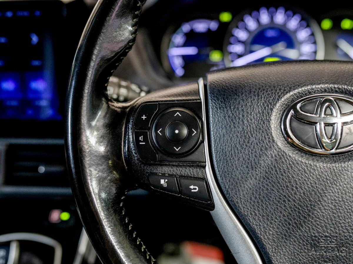 Toyota Voxy 2021 - фото автомобиля