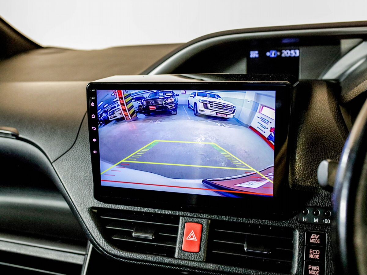 Toyota Voxy 2021 - фото автомобиля