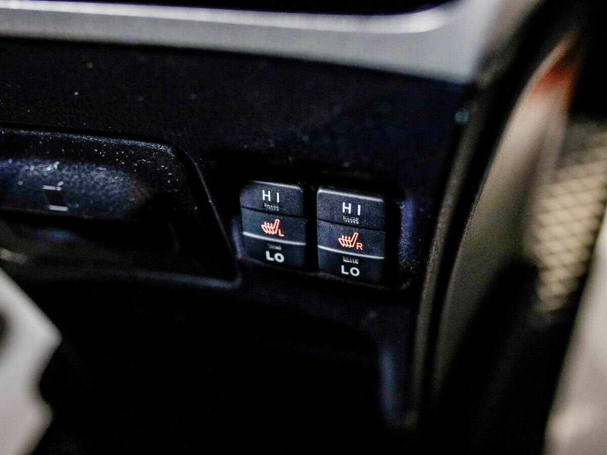 Toyota Voxy 2021 - фото автомобиля