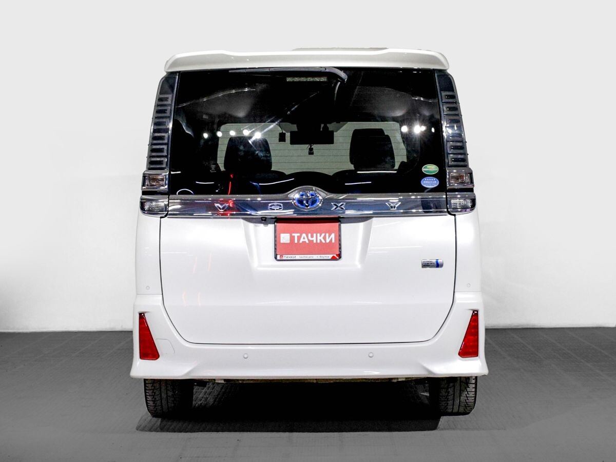 Toyota Voxy 2021 - фото автомобиля