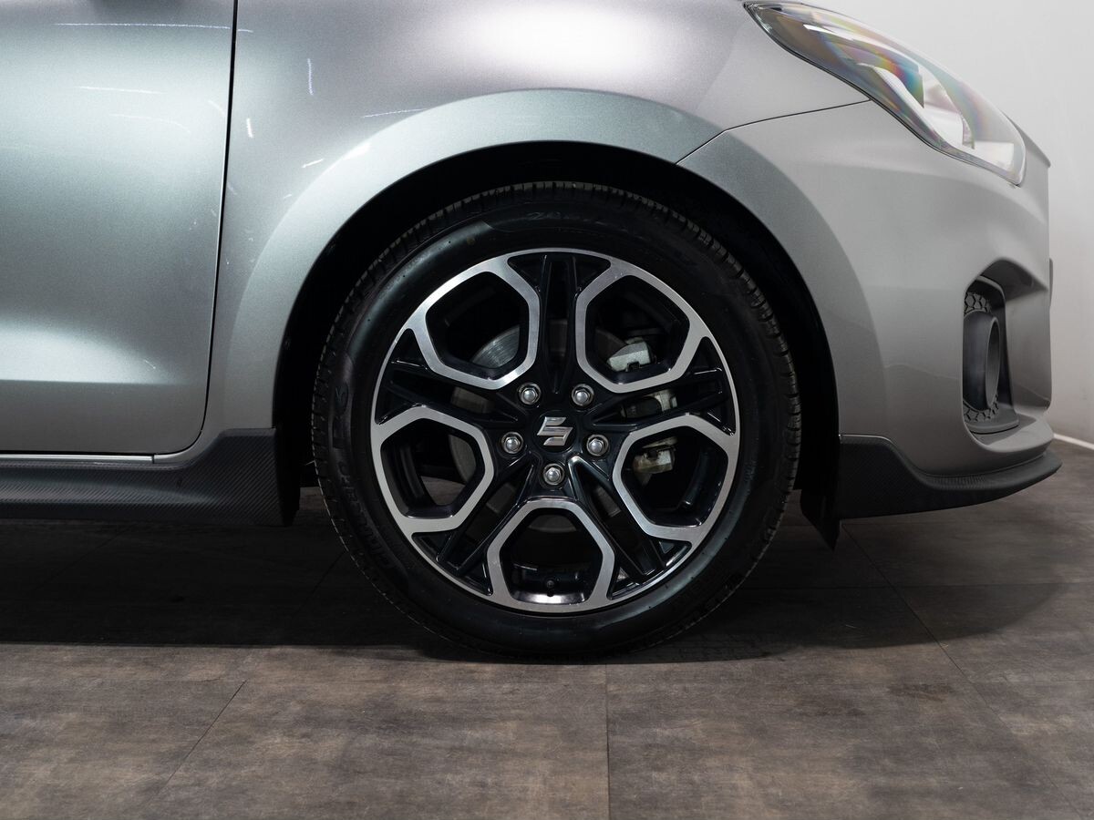 Suzuki Swift 2018 - фото автомобиля