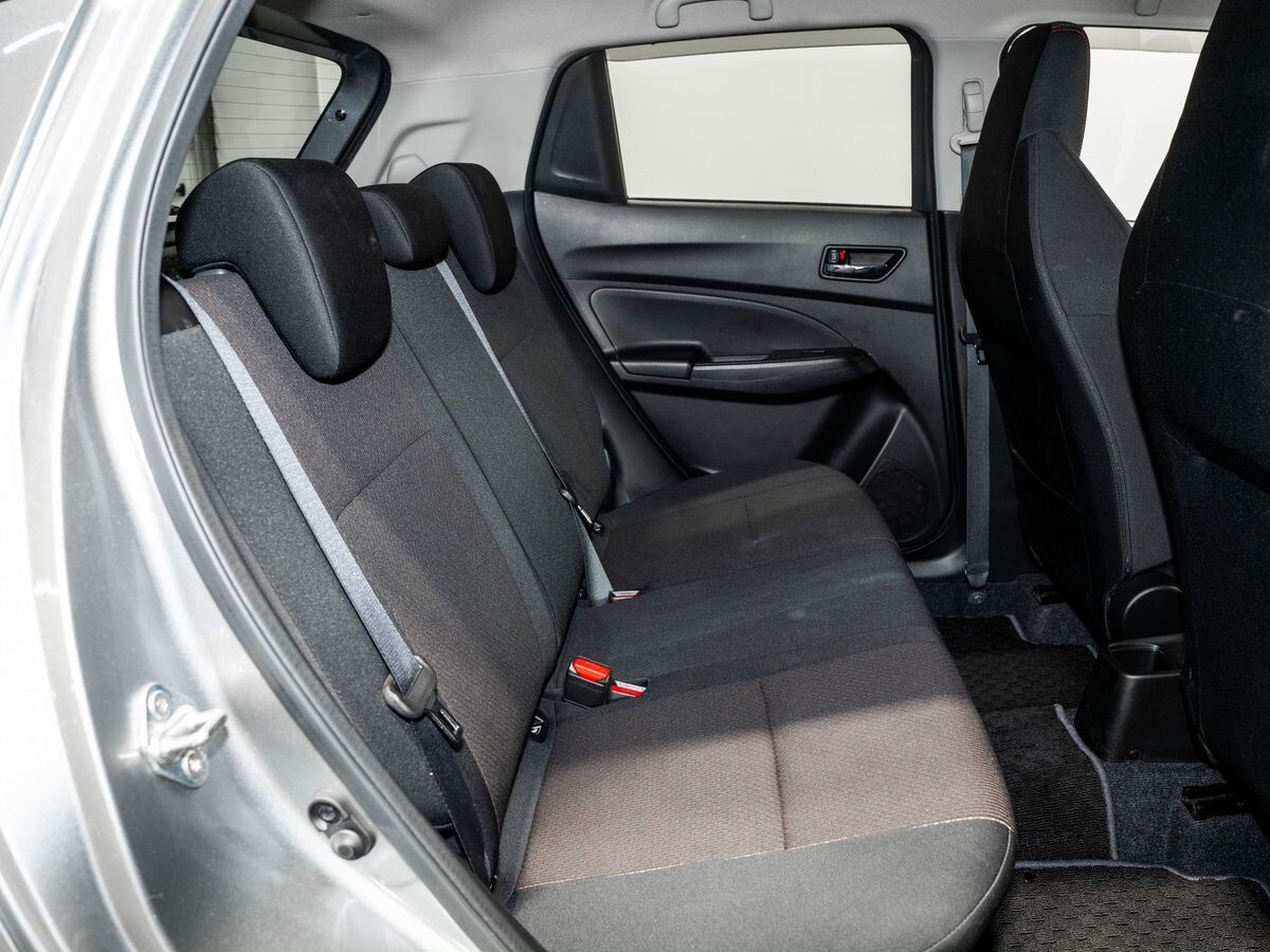 Suzuki Swift 2018 - фото автомобиля
