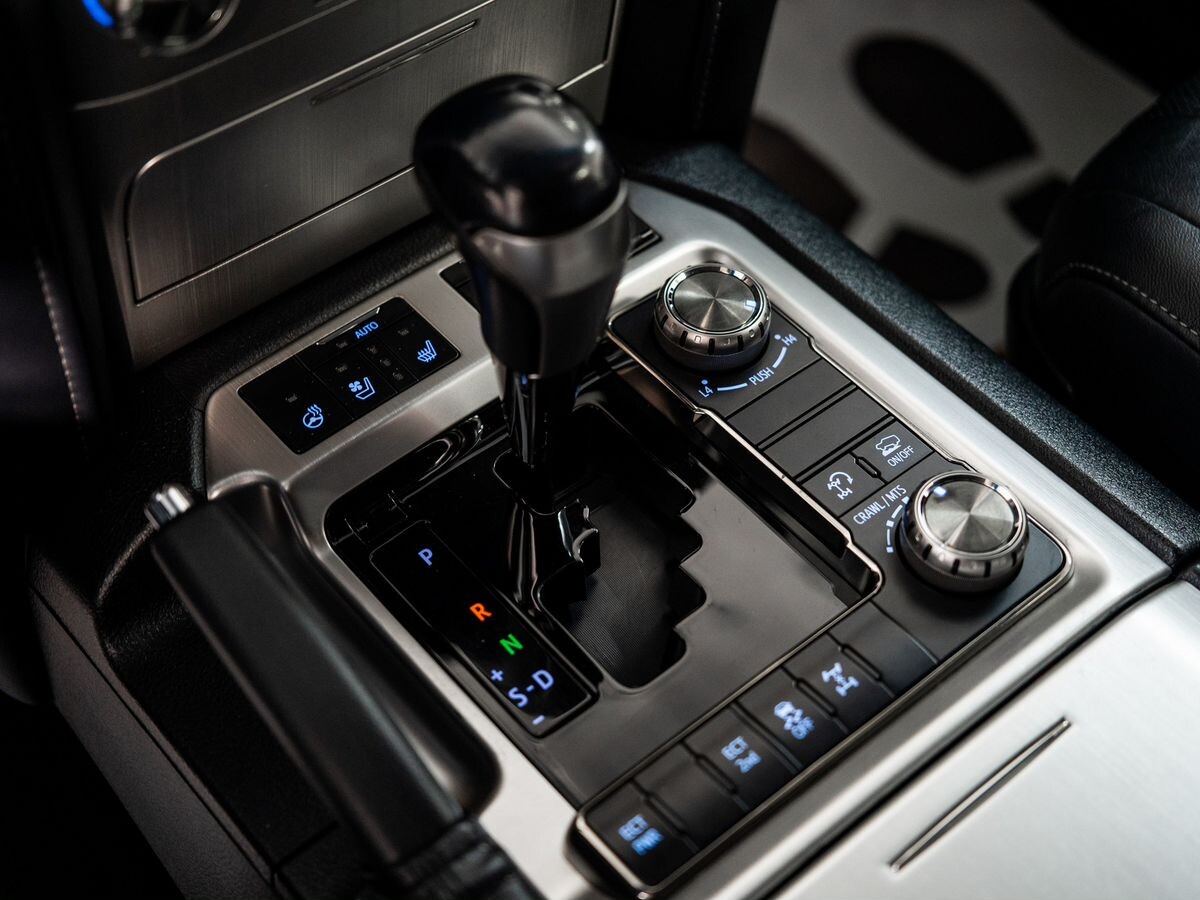 Toyota Land Cruiser 2018 - фото автомобиля