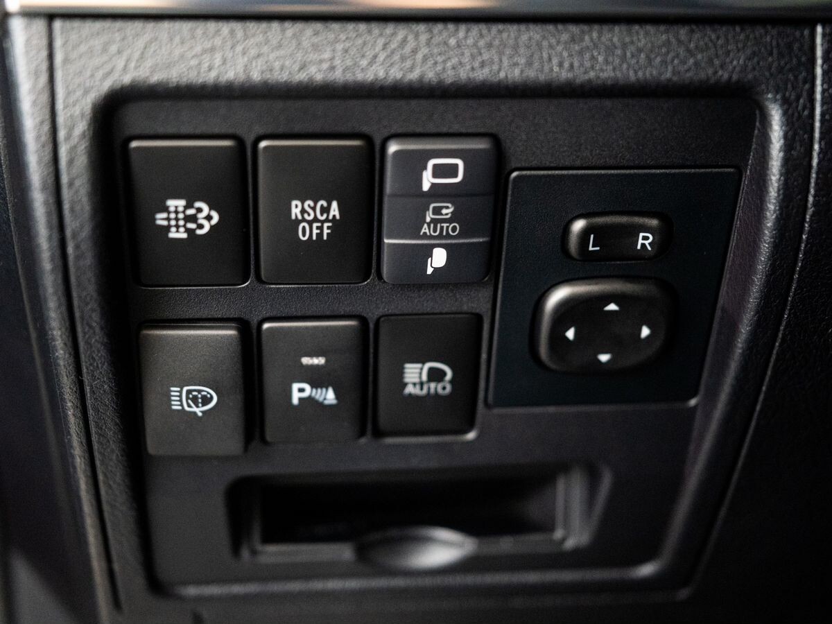 Toyota Land Cruiser 2018 - фото автомобиля