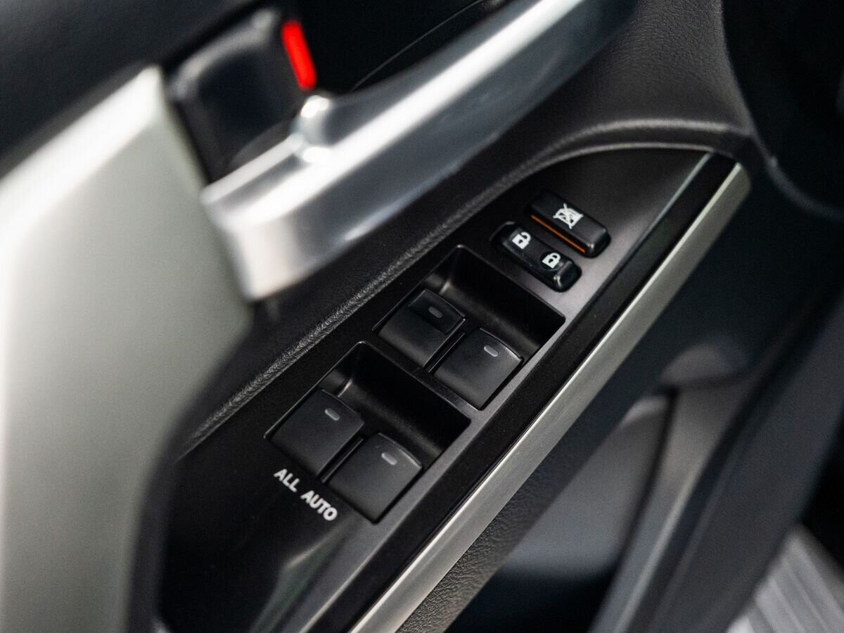 Toyota Land Cruiser 2018 - фото автомобиля