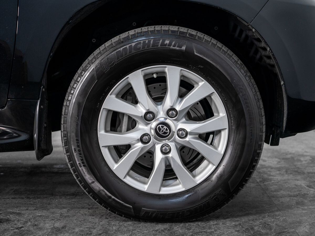 Toyota Land Cruiser 2018 - фото автомобиля