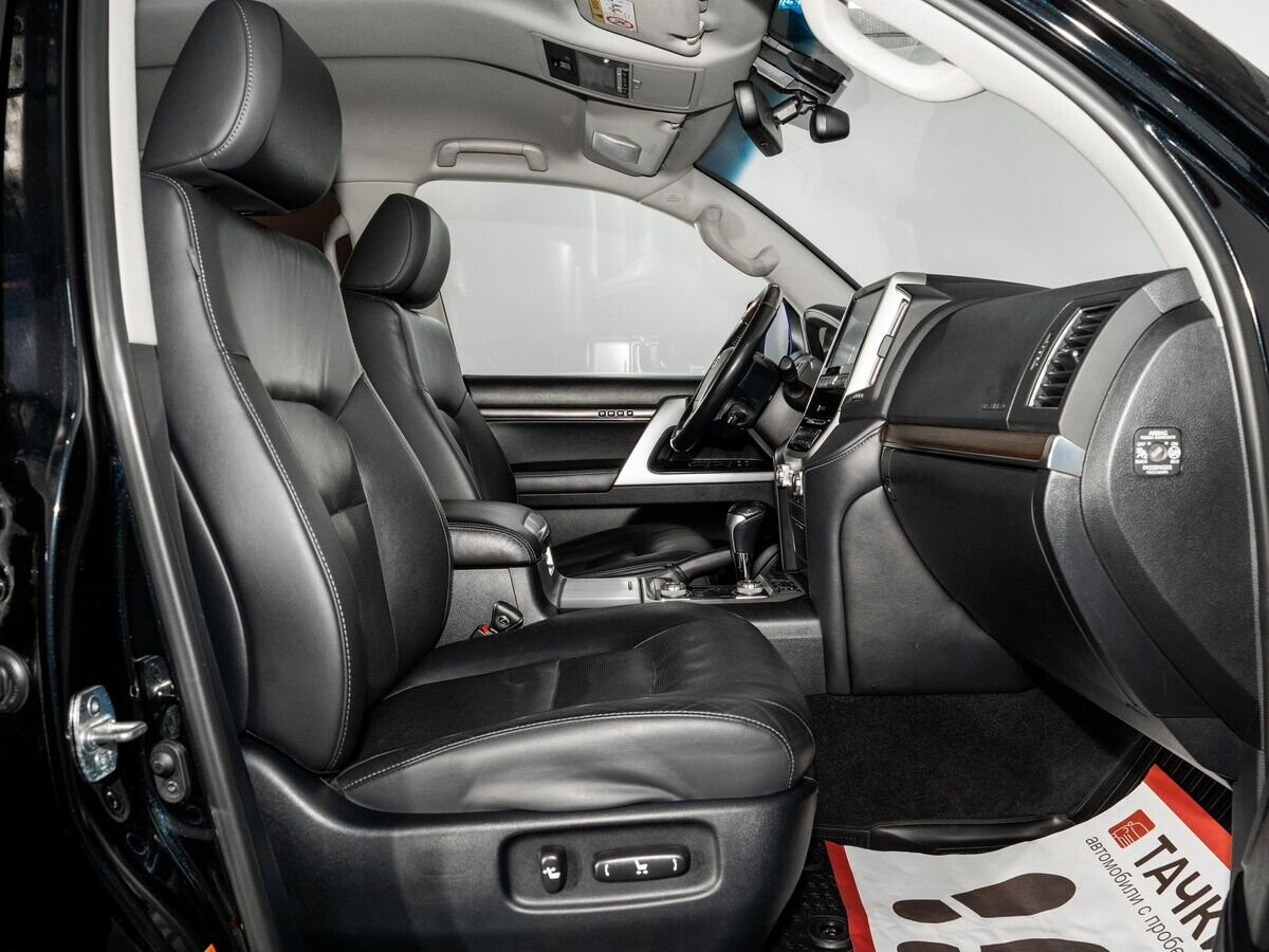 Toyota Land Cruiser 2018 - фото автомобиля