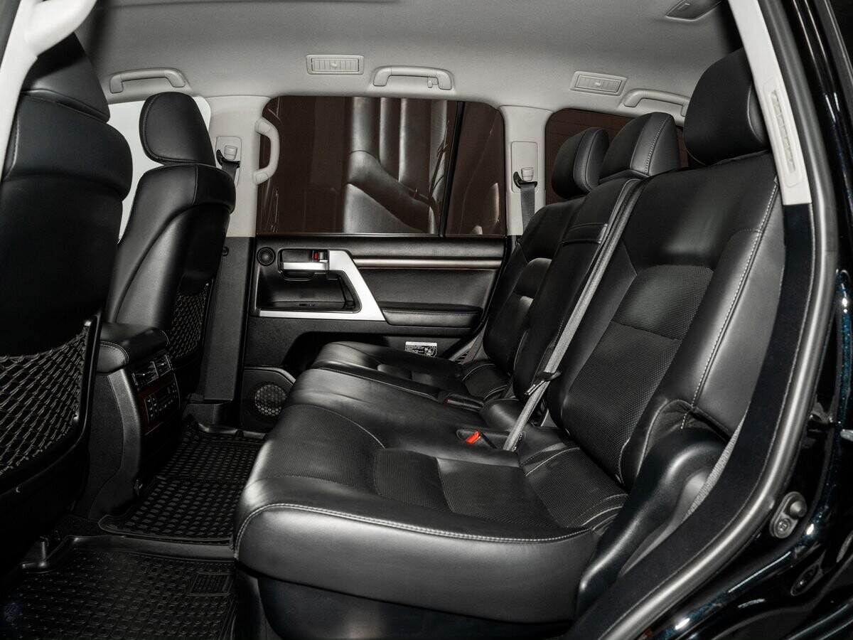 Toyota Land Cruiser 2018 - фото автомобиля