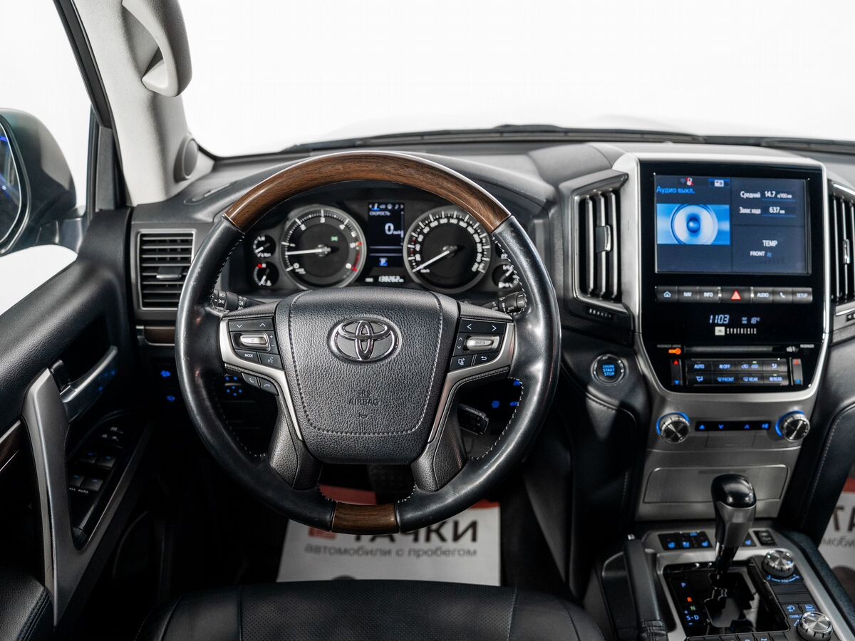 Toyota Land Cruiser 2018 - фото автомобиля