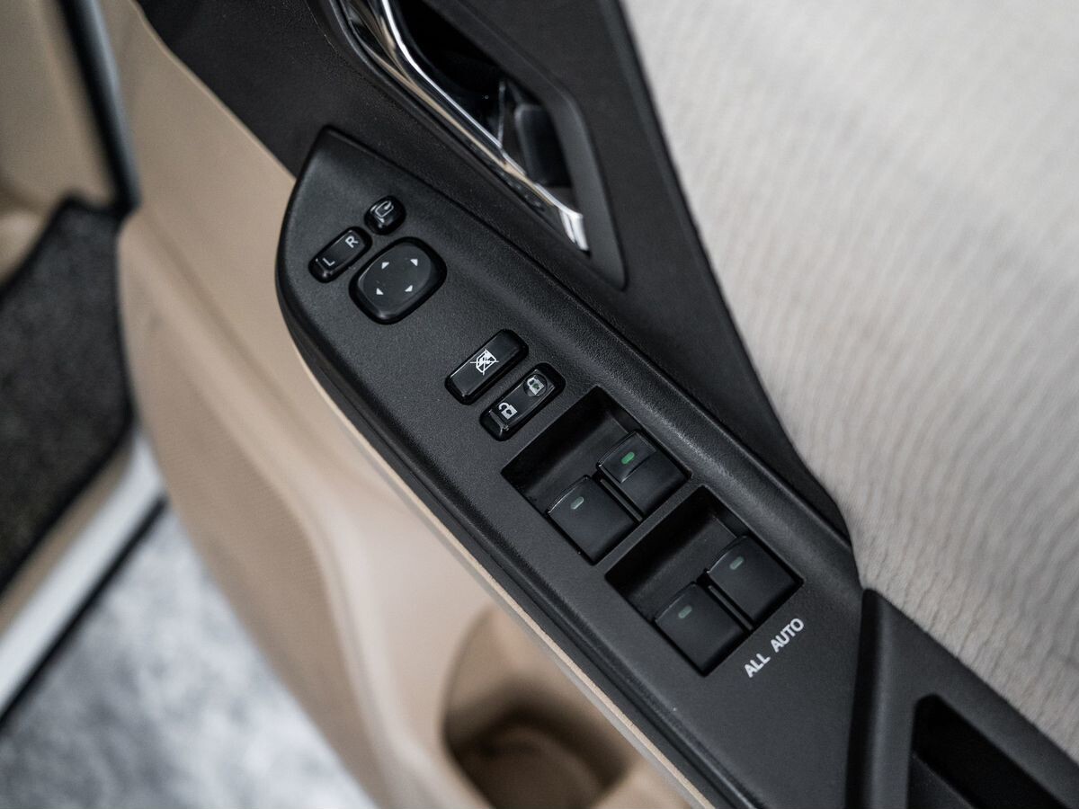 Toyota Alphard 2012 - фото автомобиля
