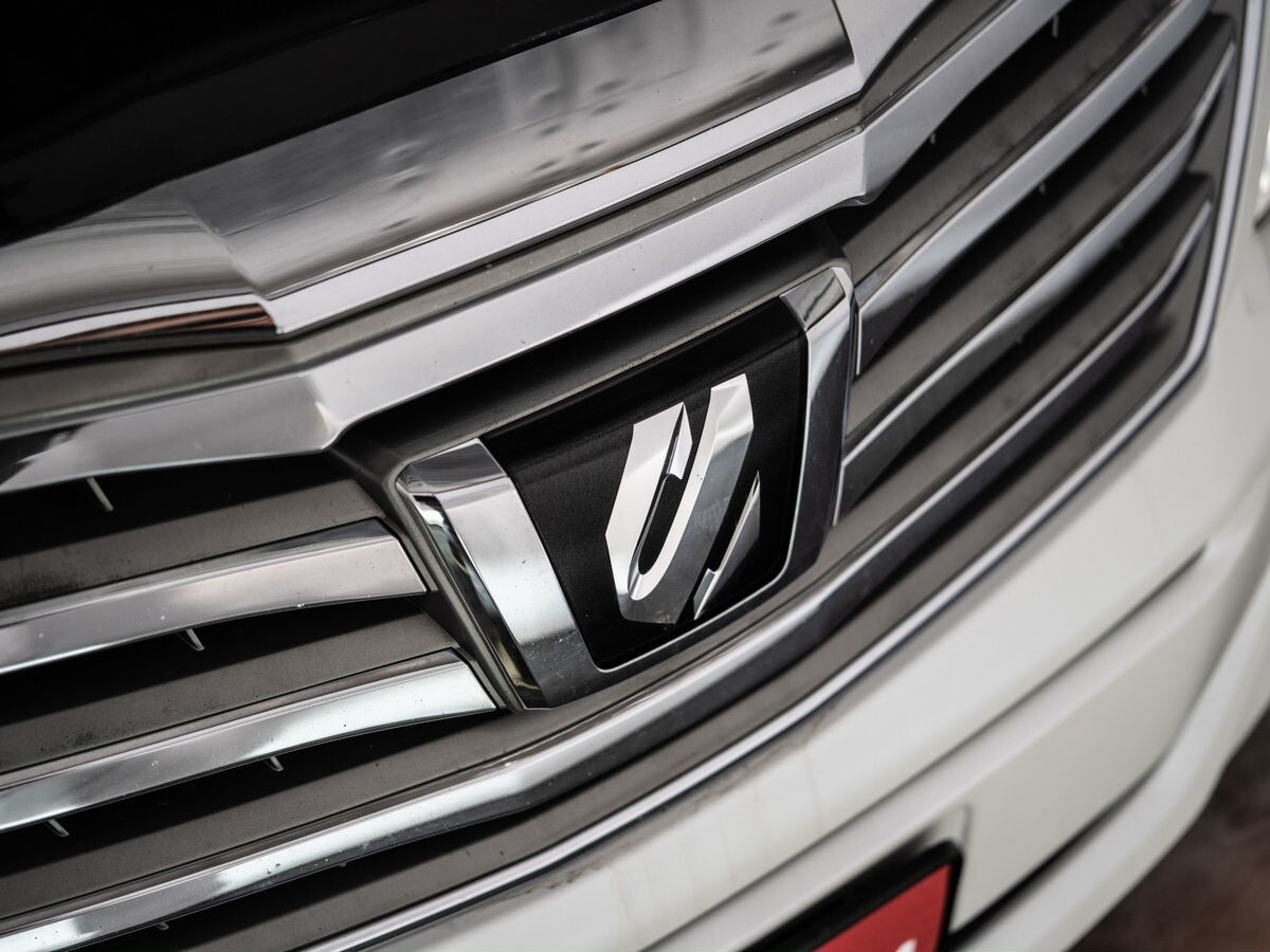 Toyota Alphard 2012 - фото автомобиля