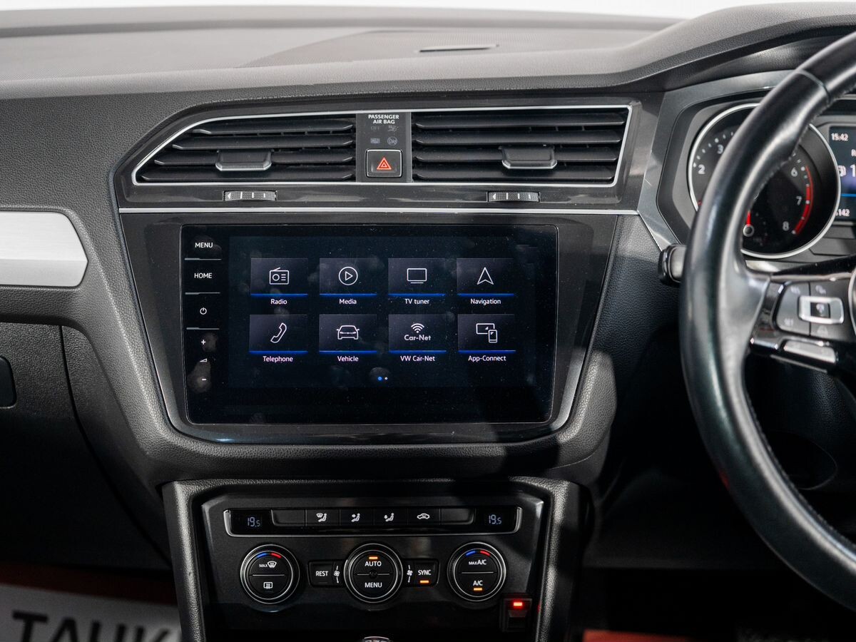 Volkswagen Tiguan 2018 - фото автомобиля