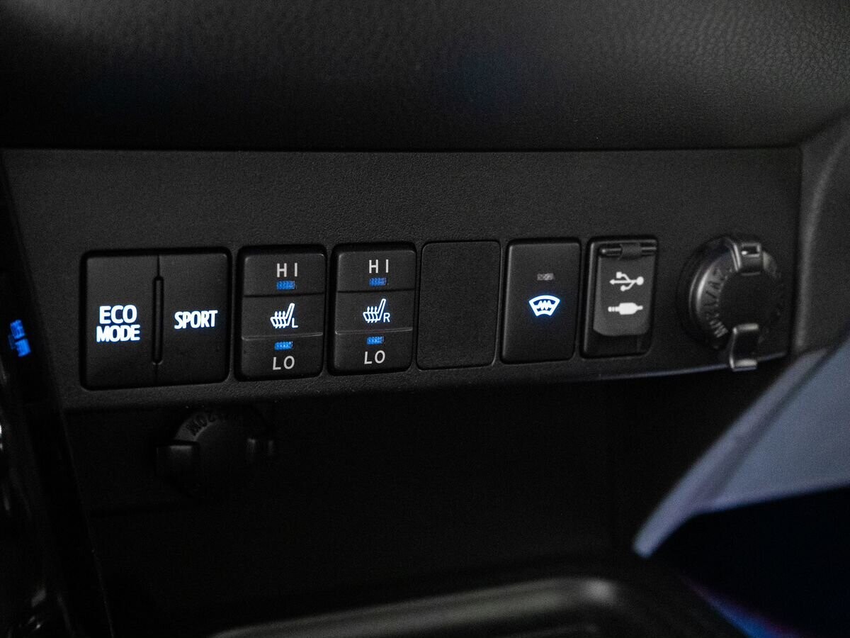 Toyota RAV4 2017 - фото автомобиля
