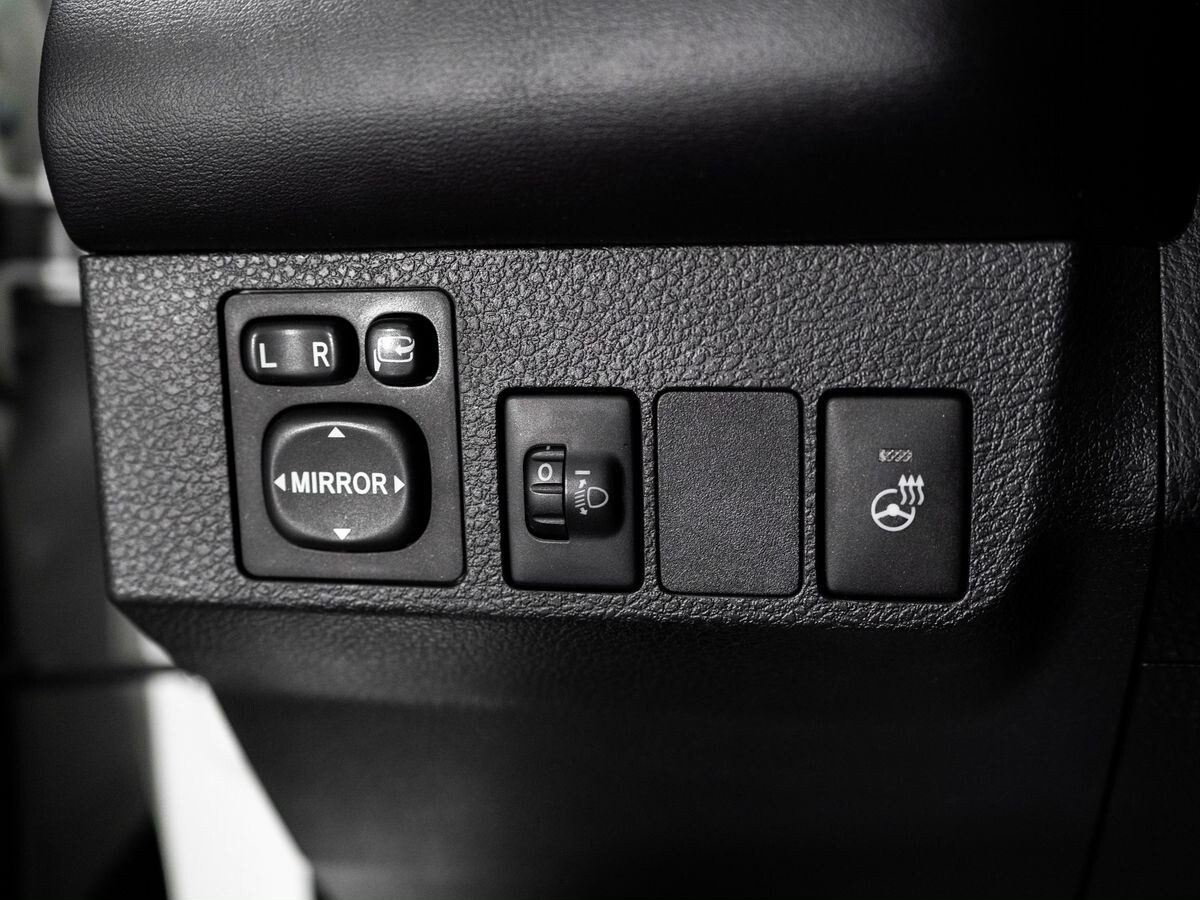Toyota RAV4 2017 - фото автомобиля