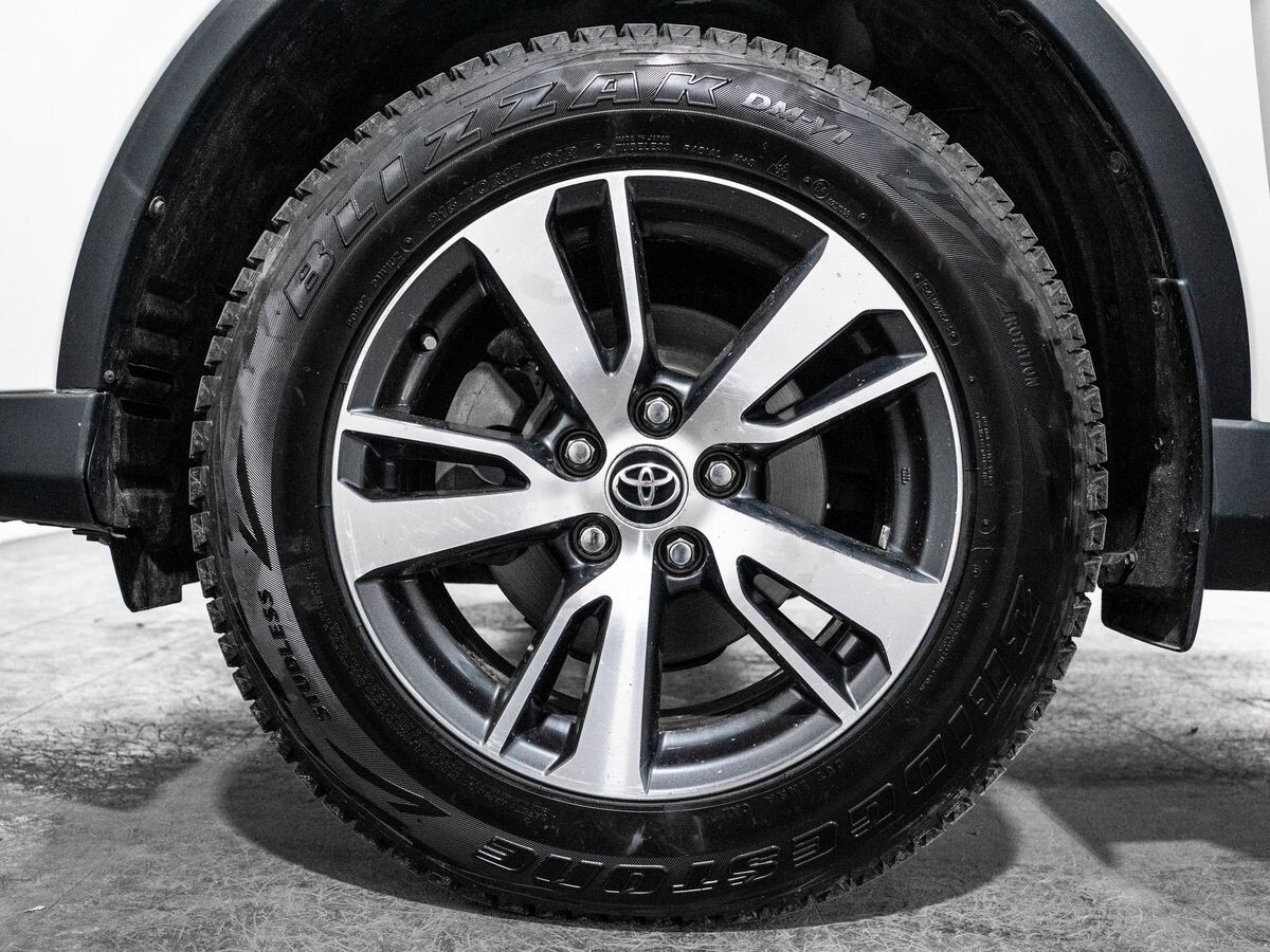 Toyota RAV4 2017 - фото автомобиля