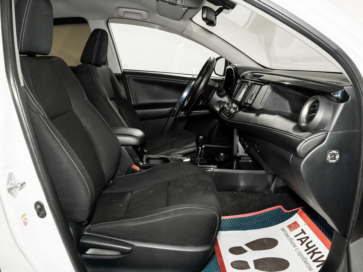 Toyota RAV4 2017 - фото автомобиля