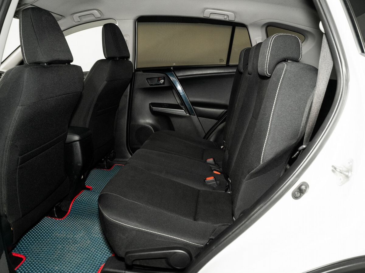 Toyota RAV4 2017 - фото автомобиля