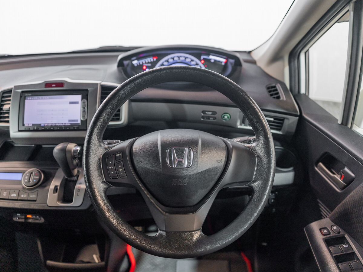 Honda Freed 2014 - фото автомобиля