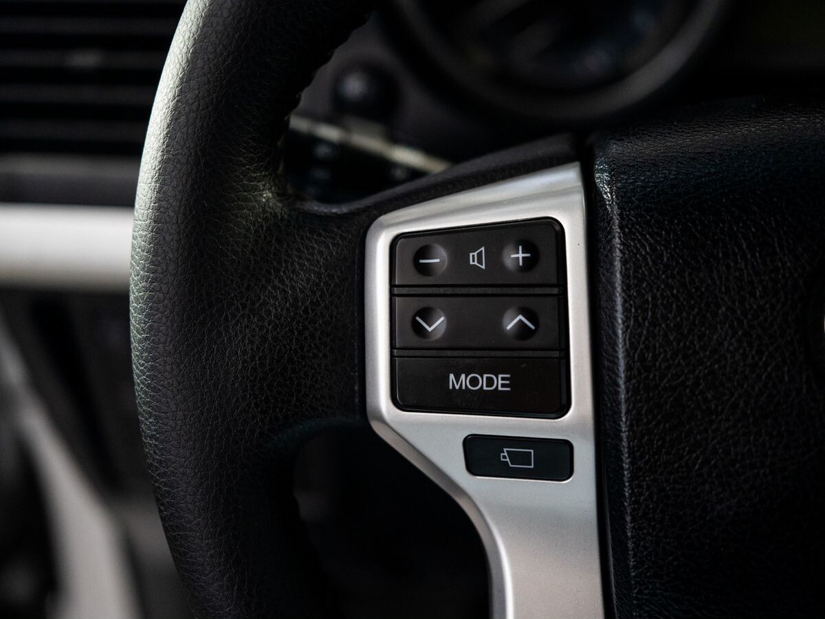 Toyota Land Cruiser Prado 2012 - фото автомобиля