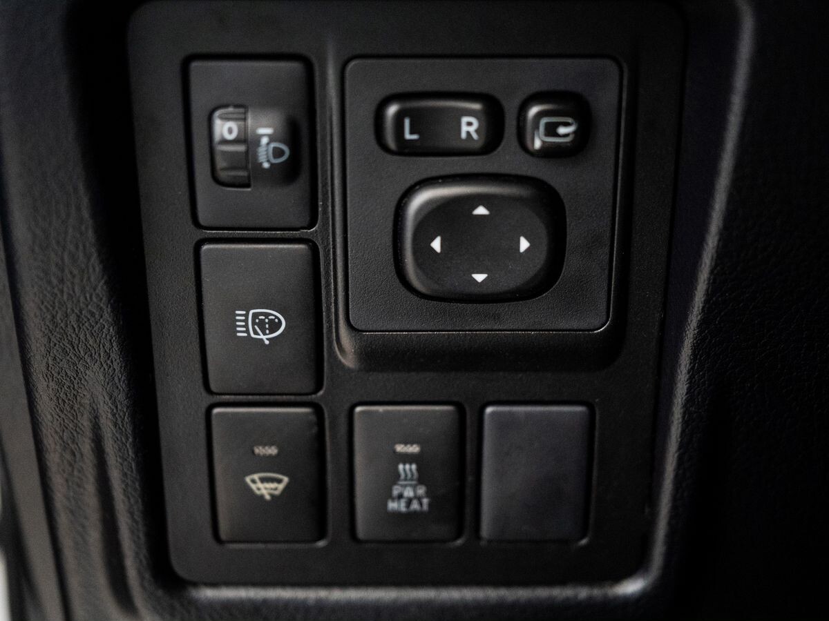 Toyota Land Cruiser Prado 2012 - фото автомобиля