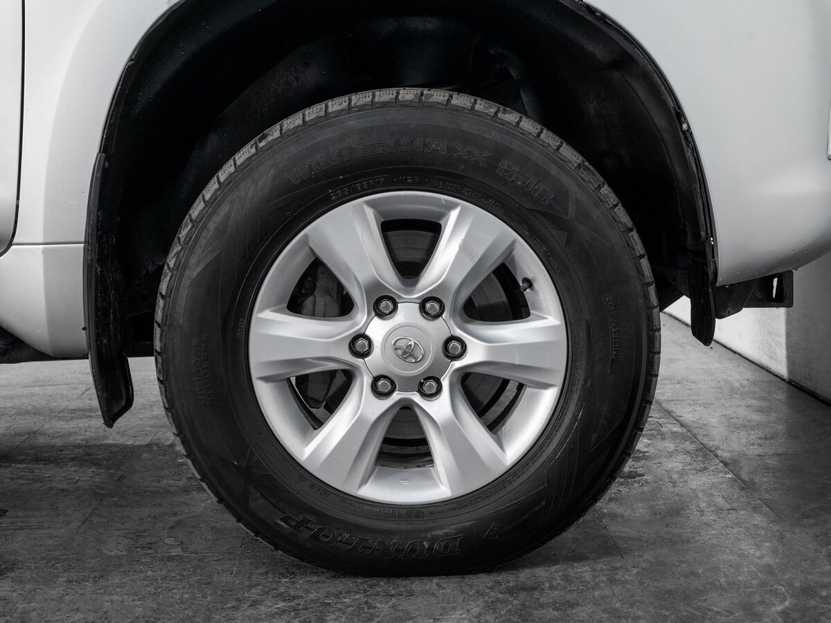 Toyota Land Cruiser Prado 2012 - фото автомобиля