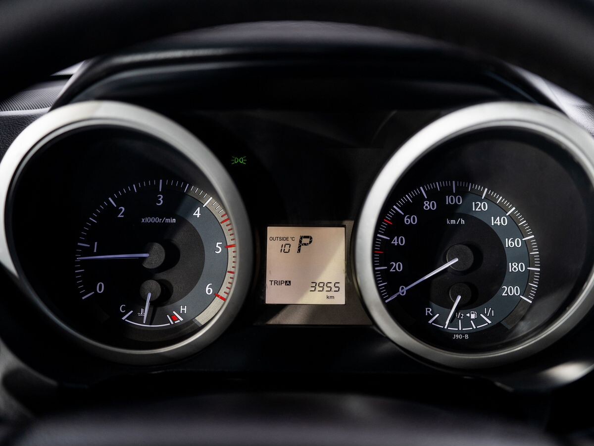 Toyota Land Cruiser Prado 2012 - фото автомобиля