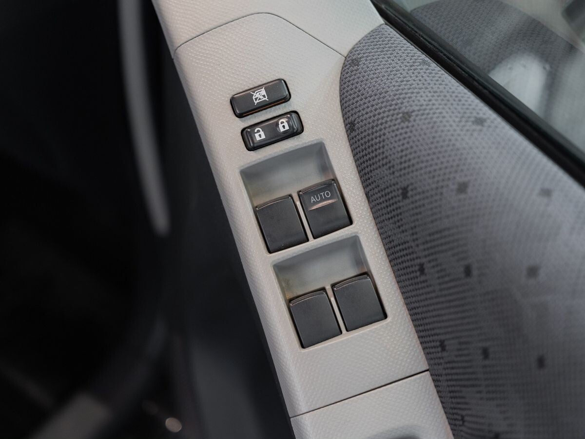 Toyota Vitz 2010 - фото автомобиля