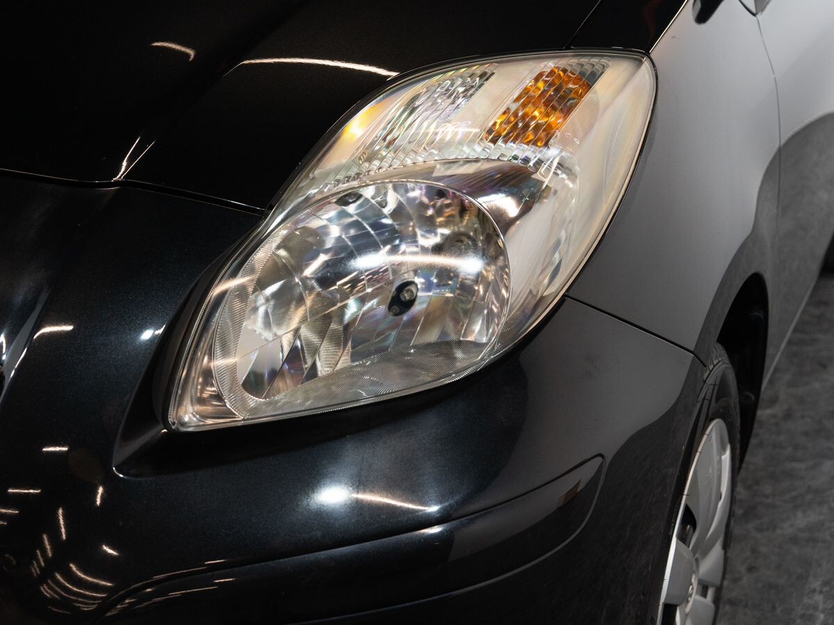 Toyota Vitz 2010 - фото автомобиля