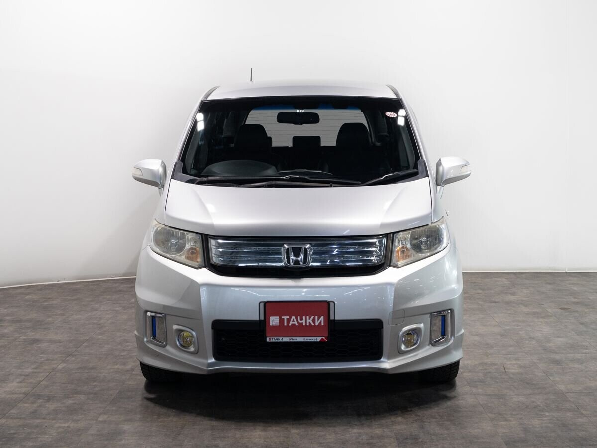 Honda Freed Spike 2013 - фото автомобиля