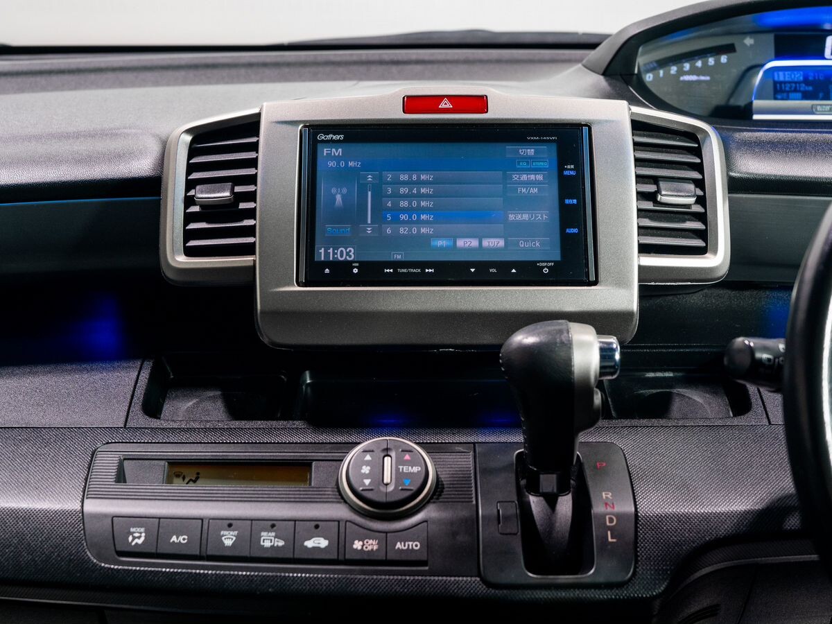 Honda Freed Spike 2013 - фото автомобиля