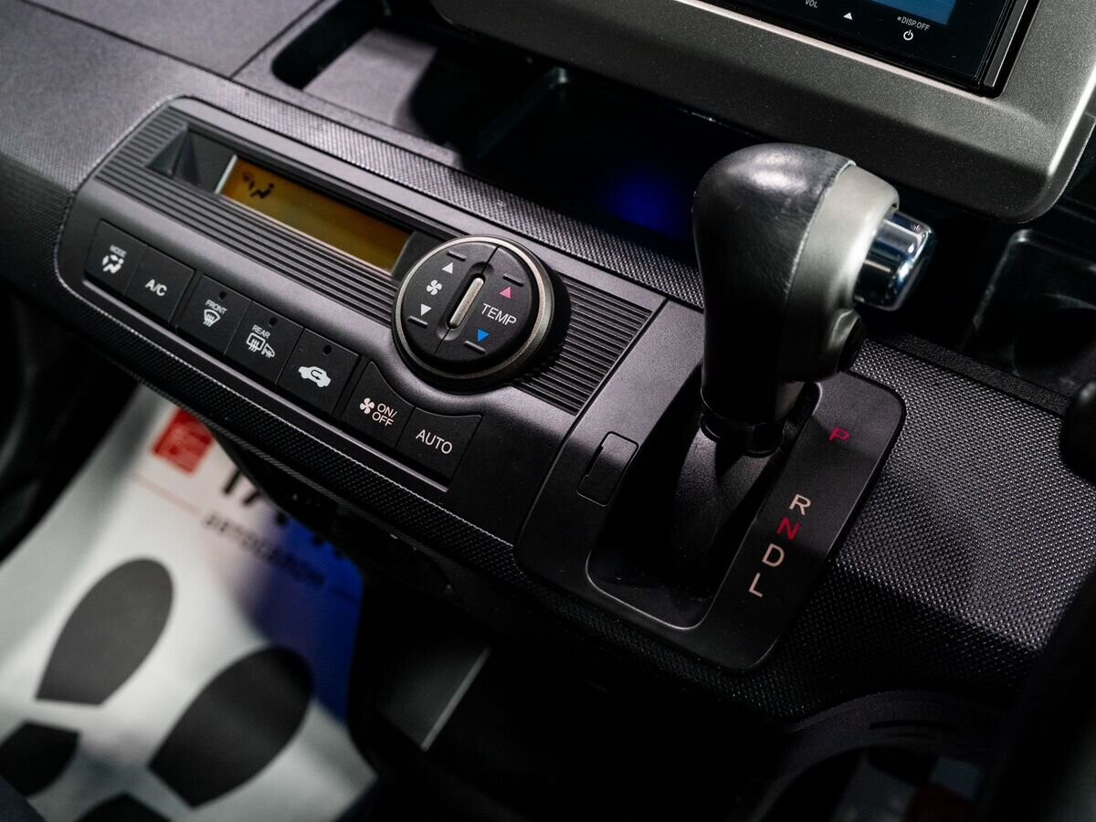 Honda Freed Spike 2013 - фото автомобиля