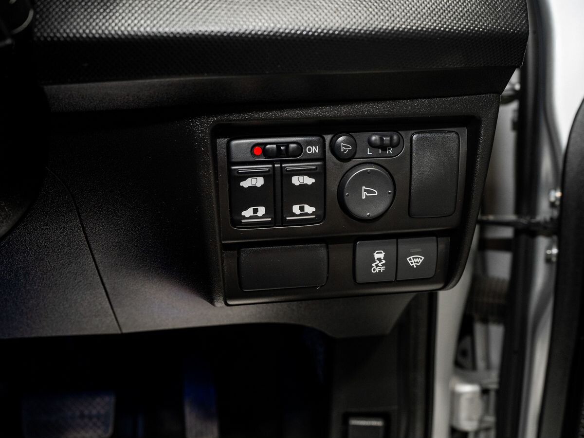 Honda Freed Spike 2013 - фото автомобиля