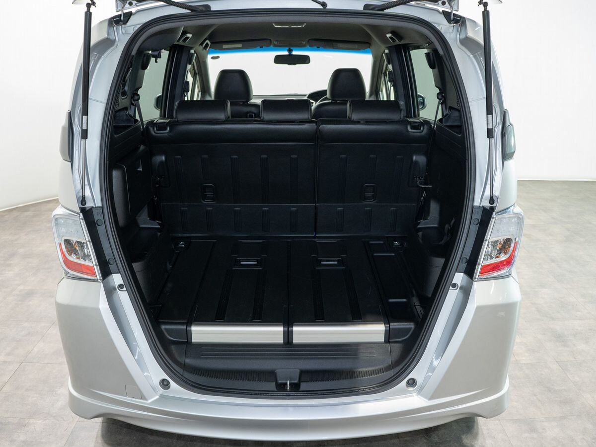 Honda Freed Spike 2013 - фото автомобиля