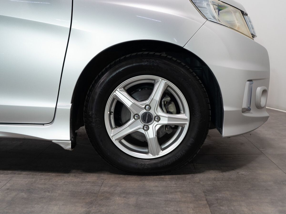 Honda Freed Spike 2013 - фото автомобиля