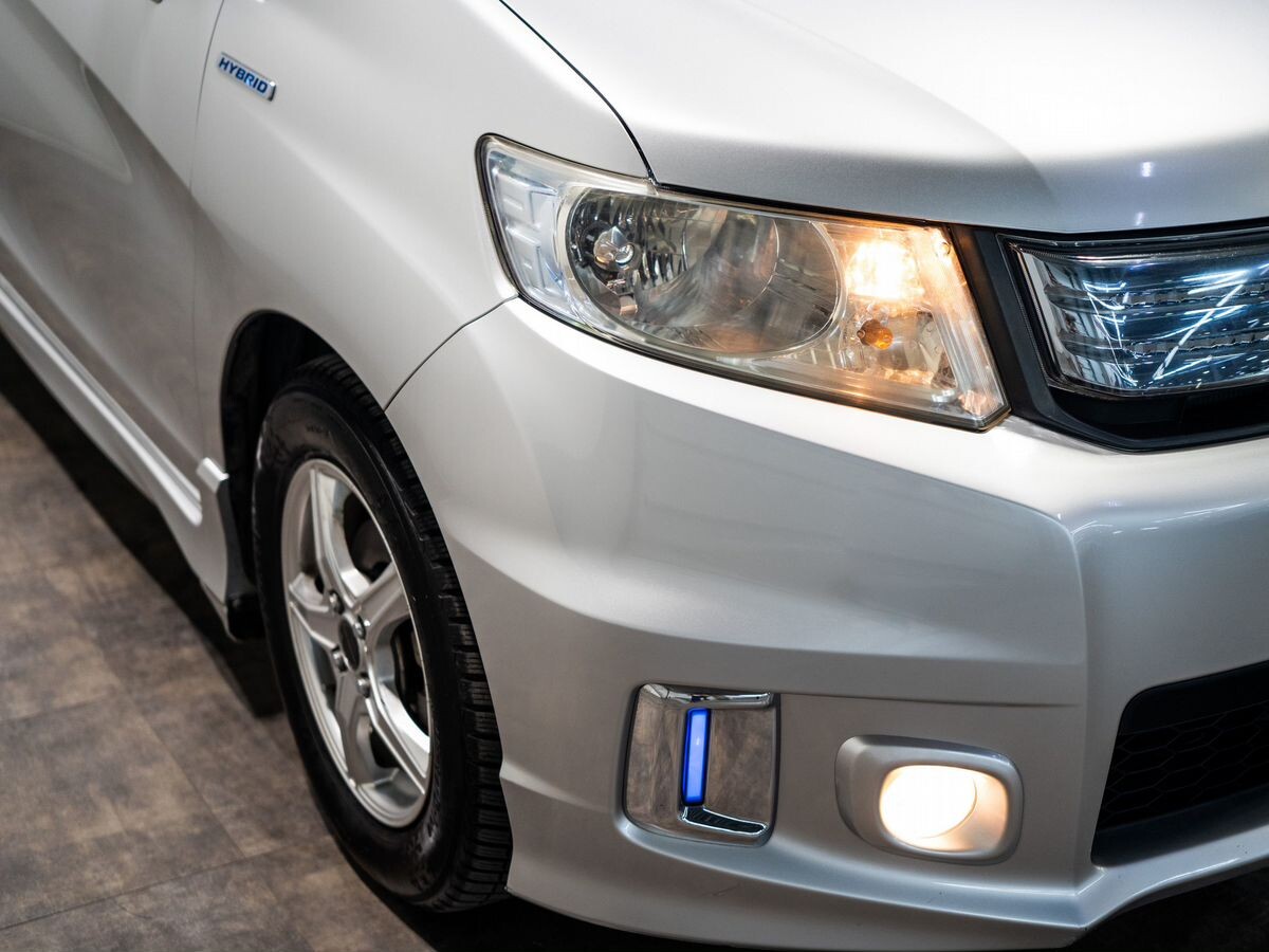 Honda Freed Spike 2013 - фото автомобиля