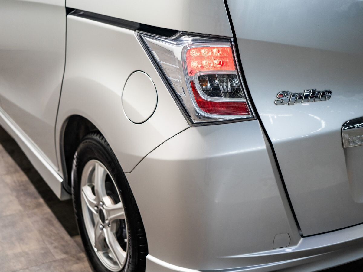 Honda Freed Spike 2013 - фото автомобиля