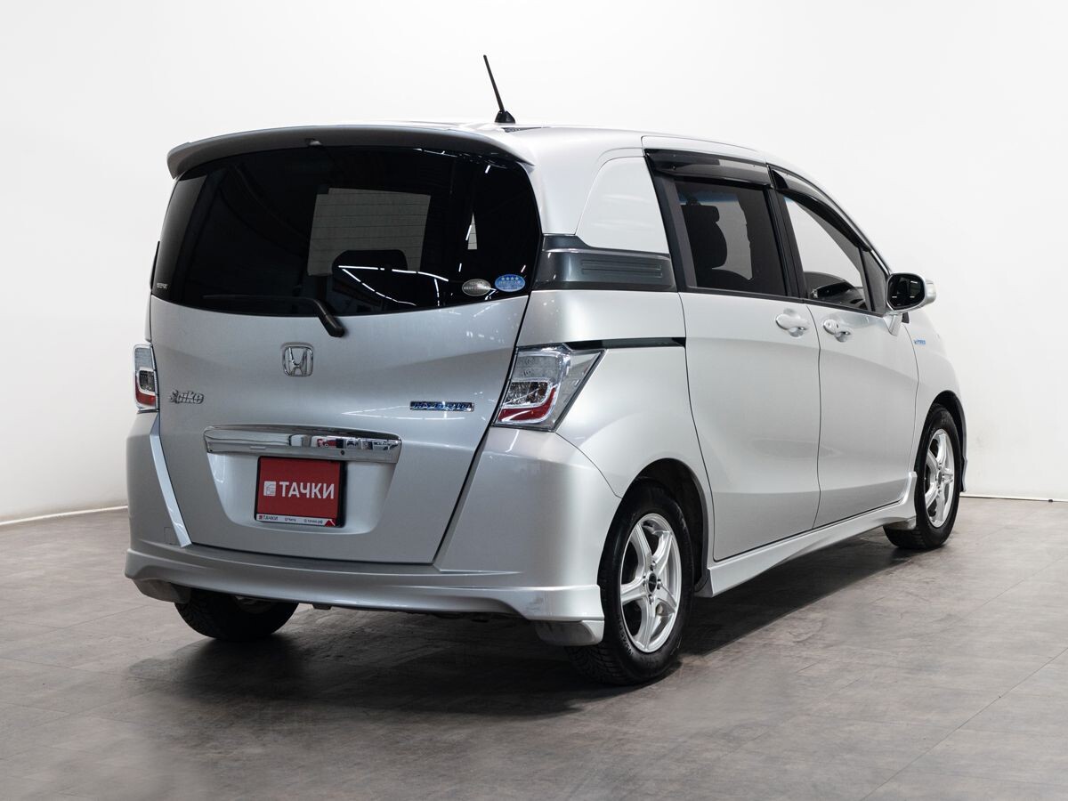 Honda Freed Spike 2013 - фото автомобиля