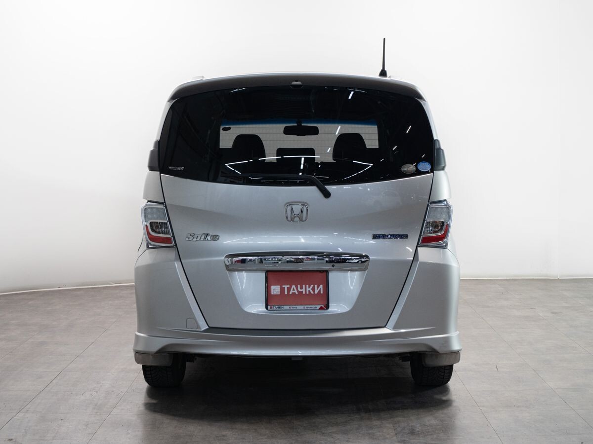 Honda Freed Spike 2013 - фото автомобиля