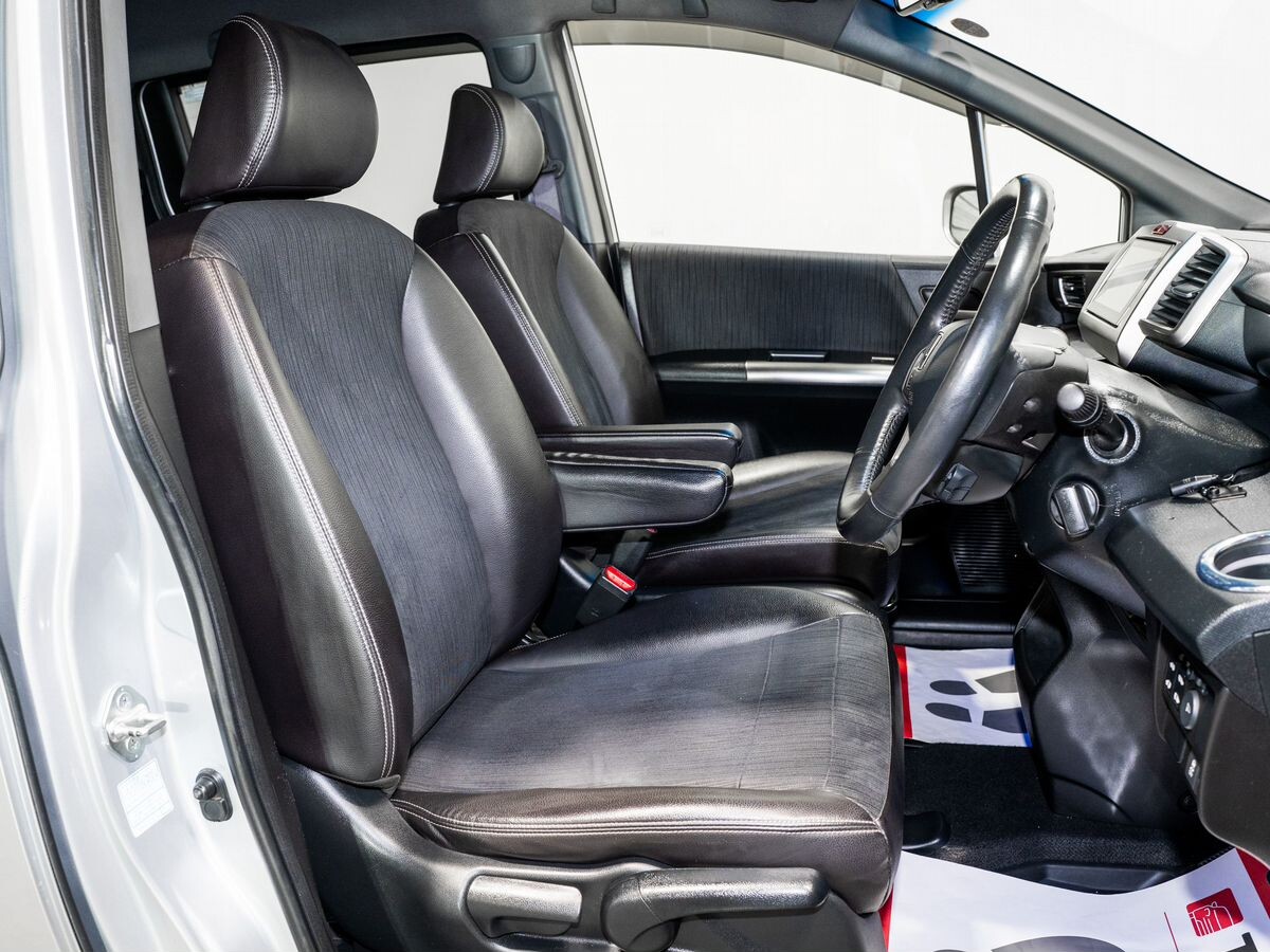 Honda Freed Spike 2013 - фото автомобиля
