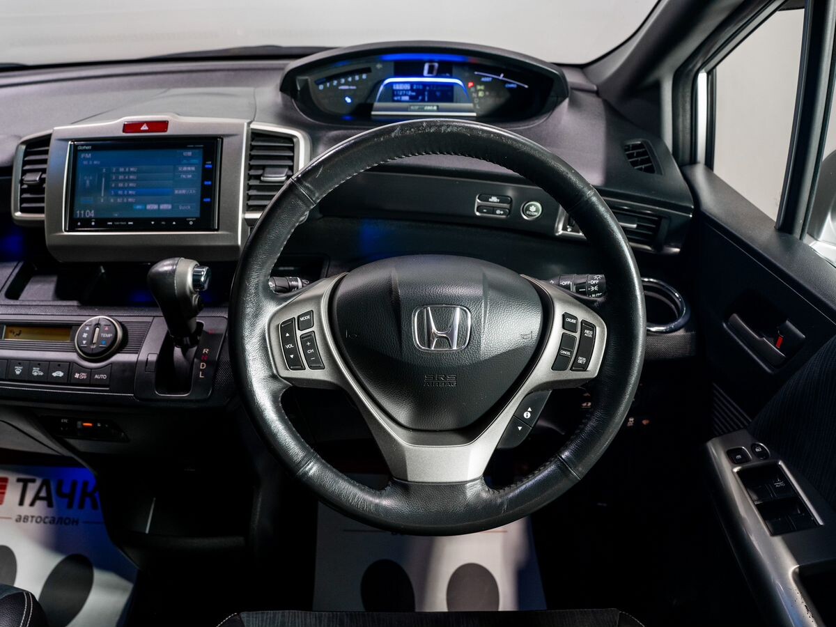 Honda Freed Spike 2013 - фото автомобиля