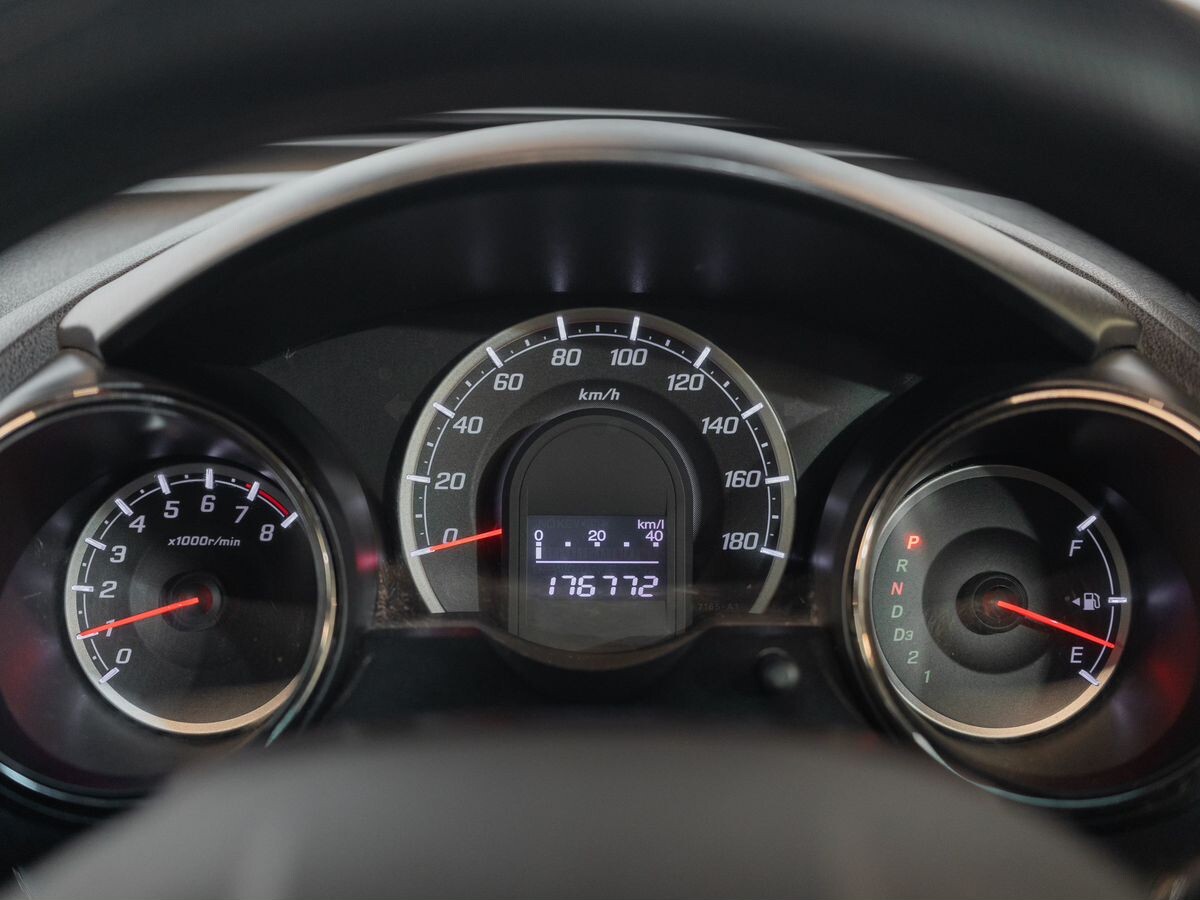 Honda Fit Shuttle 2012 - фото автомобиля
