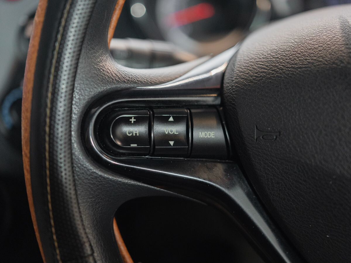 Honda Fit Shuttle 2012 - фото автомобиля